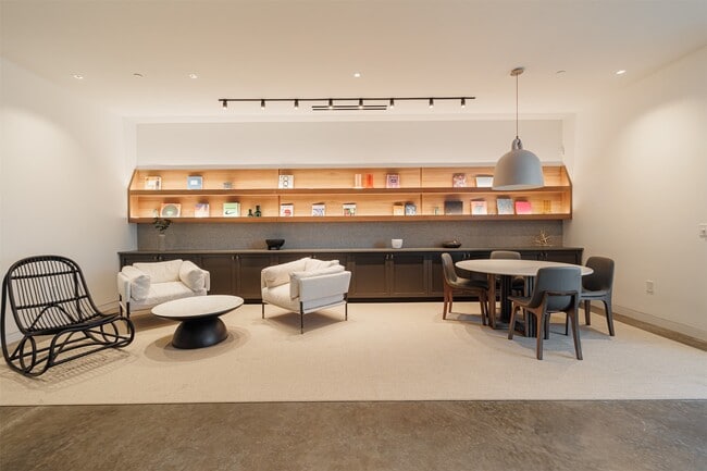 Building Photo - 10505 Deerwood Rd