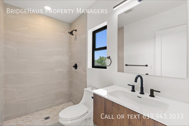 Building Photo - 3248 Clairemont Dr