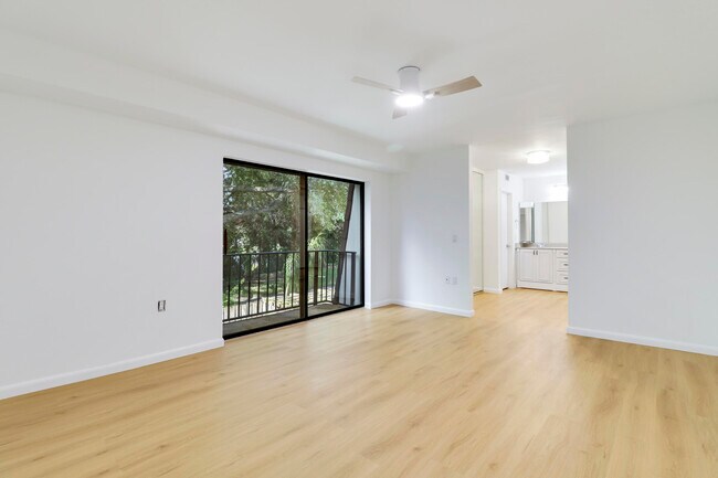Building Photo - 2111 21st Ln