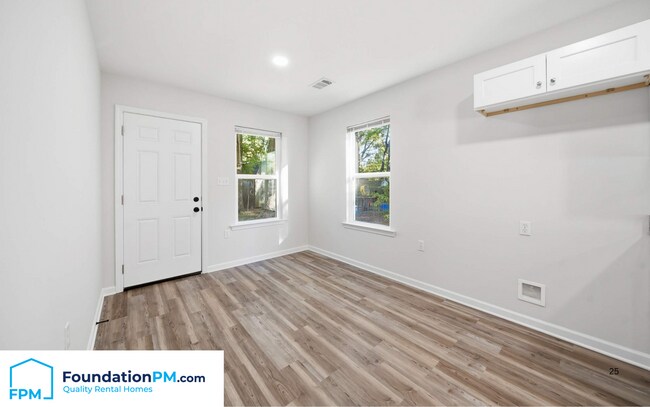 Building Photo - 201 S Center Dr