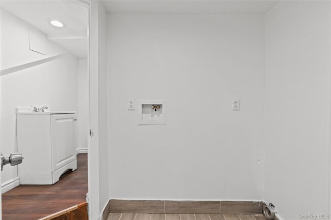 Building Photo - 1631 Paulding Ave