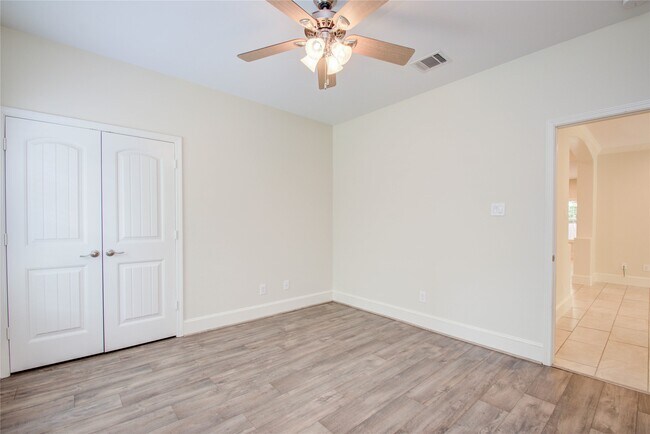 Building Photo - 10572 Twin Oak Dr
