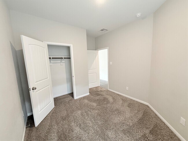 Building Photo - 14501 Sugar Pines Dr