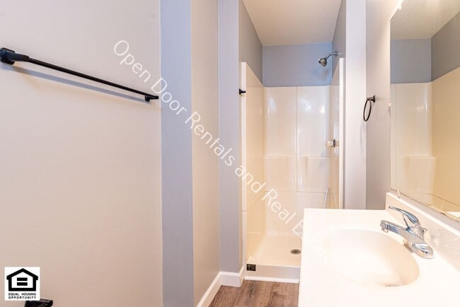 Building Photo - 515 N State St