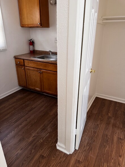 Building Photo - 8557 Juniper Ave