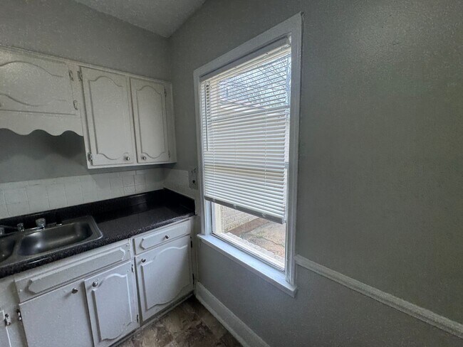 Building Photo - 1895 S Lauderdale St