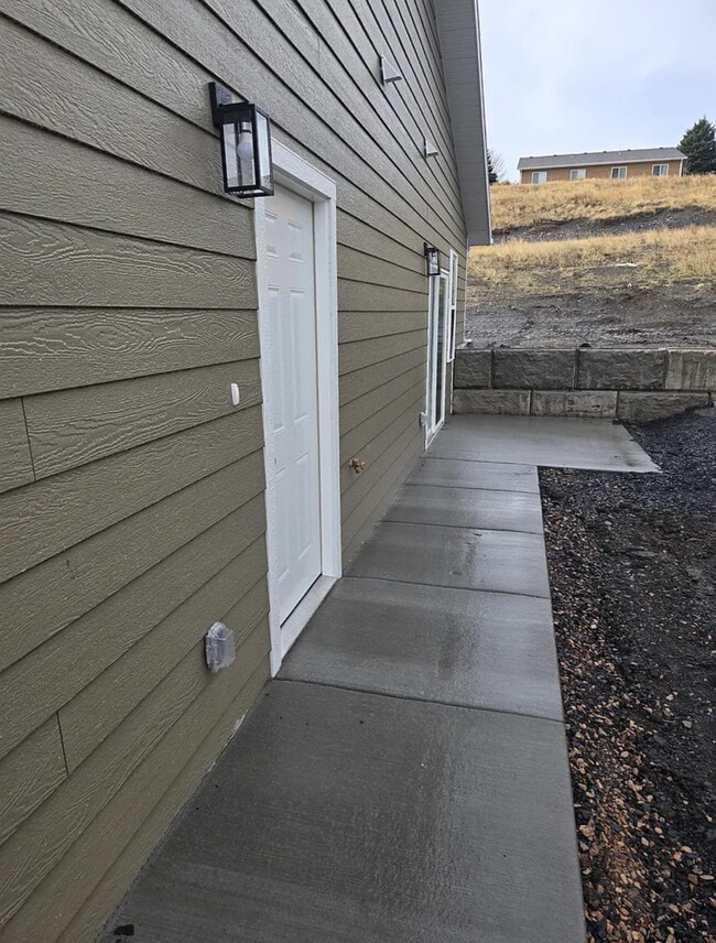 Building Photo - 2503 Hennessy Dr