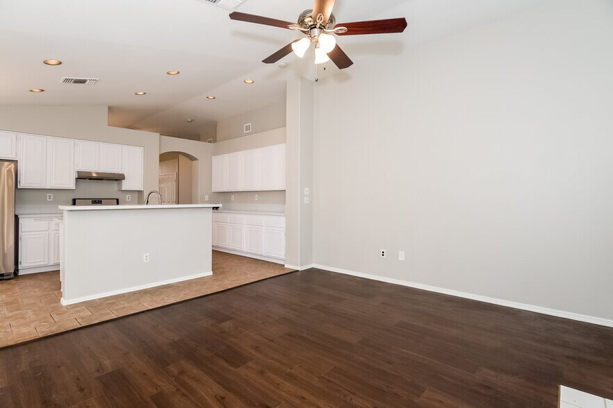 Building Photo - 5213 Sequin Dr