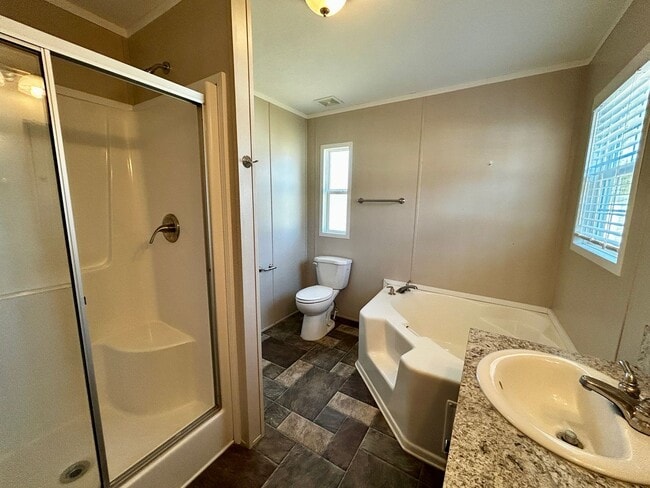 Building Photo - 3 Bedroom/2 bathroom home for rent