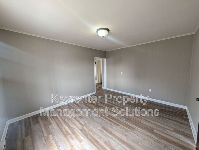 Building Photo - 12 Miller St