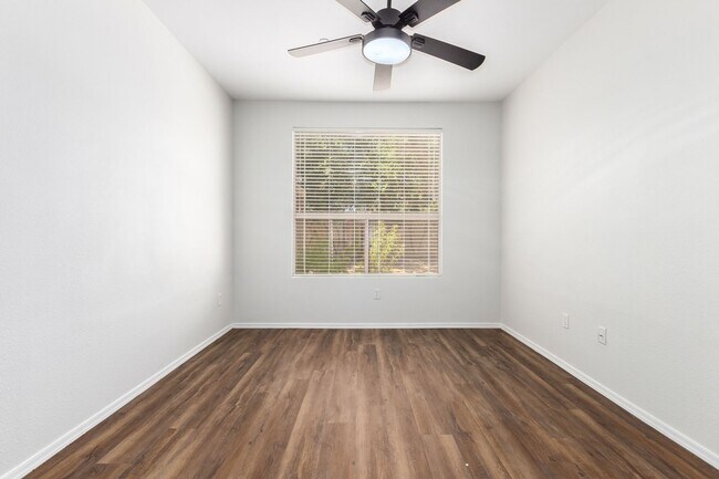 Building Photo - North Scottsdale Large 3 bed condo with attached 2 car garage, 1st floor unit