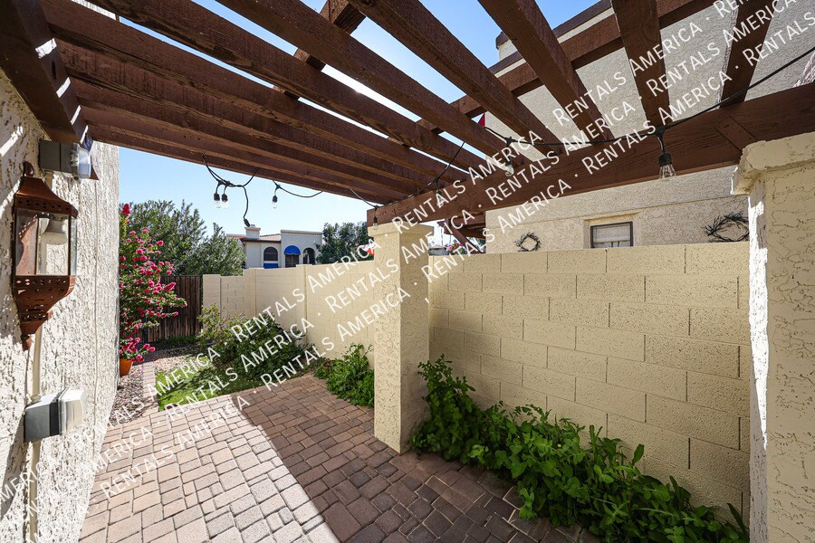 Building Photo - 8825 S 48th St