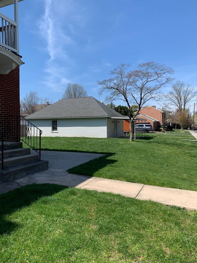 Building Photo - 1343-1347 Scotland Ave