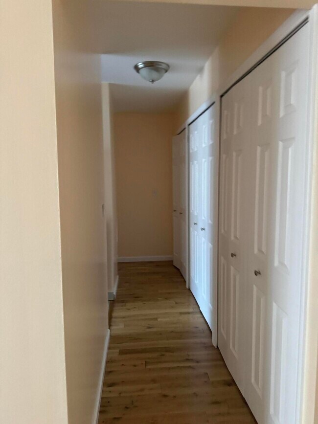 Building Photo - 30244 Southfield Rd