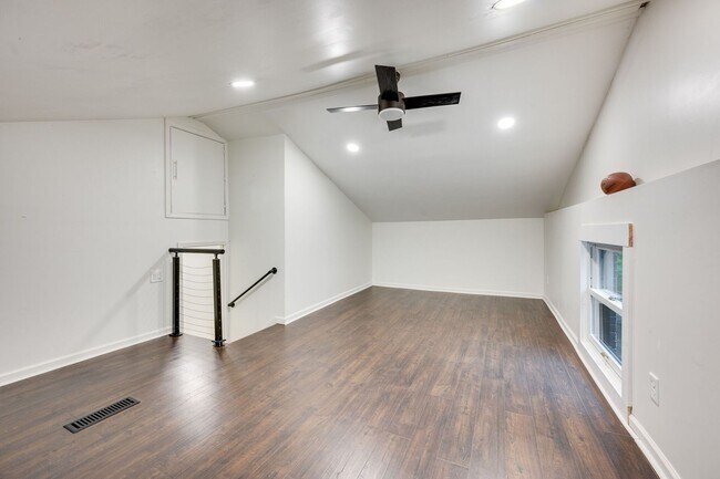 Building Photo - Amazing 3BE/2BA home in the West Meade & Hillwood Estates area!