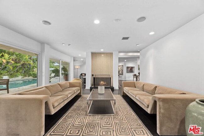 Building Photo - 8405 Edwin Dr