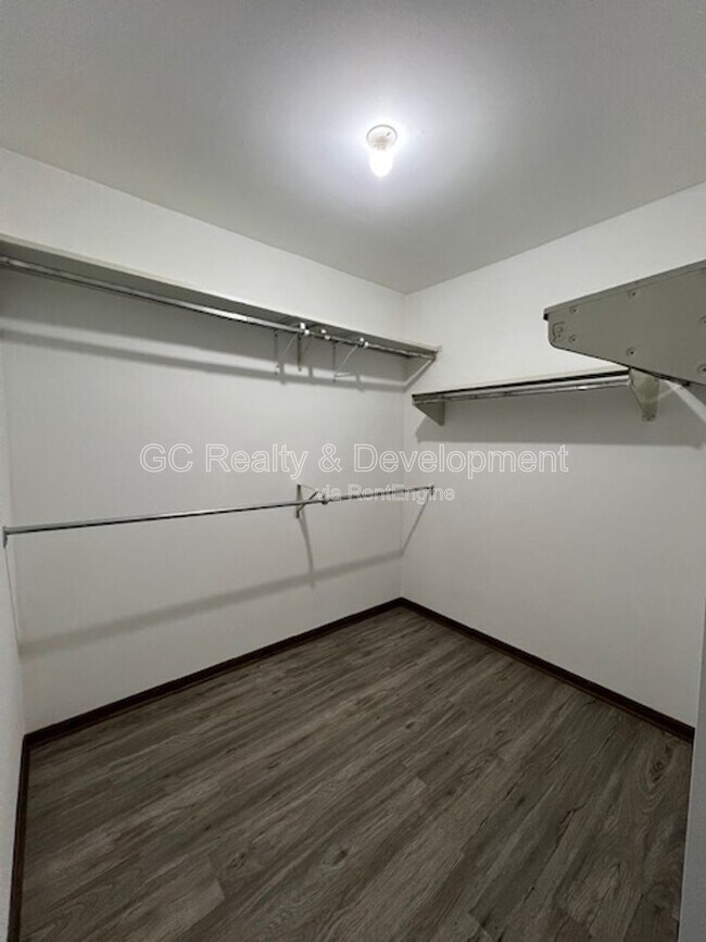 Building Photo - 7030 Barrington Ct