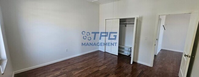 Building Photo - 575 55th St