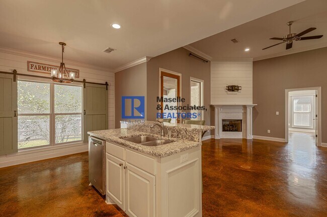 Building Photo - 3 Bed/2 Bath Home in Greenfield Station!!