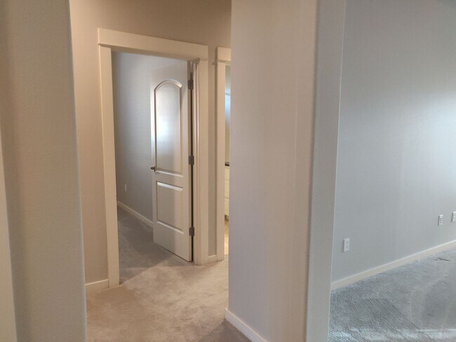 Building Photo - Stunning 4x2 with all bedrooms on the main...