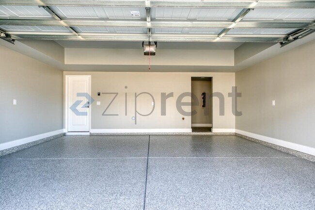 Building Photo - 1467 Hasse Ave