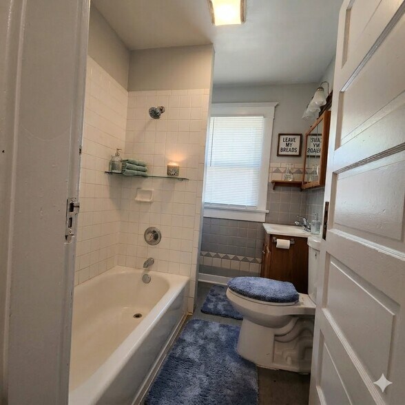 Building Photo - 3031 Boulevard Pl