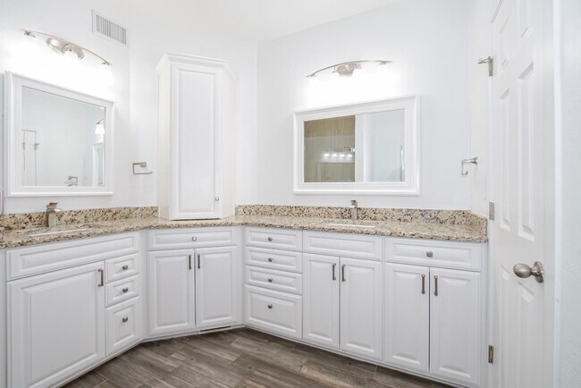 Building Photo - 918 Calle Cumbre Ct