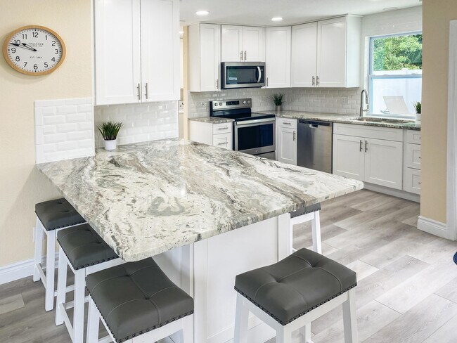 Building Photo - 1510 3rd Ct