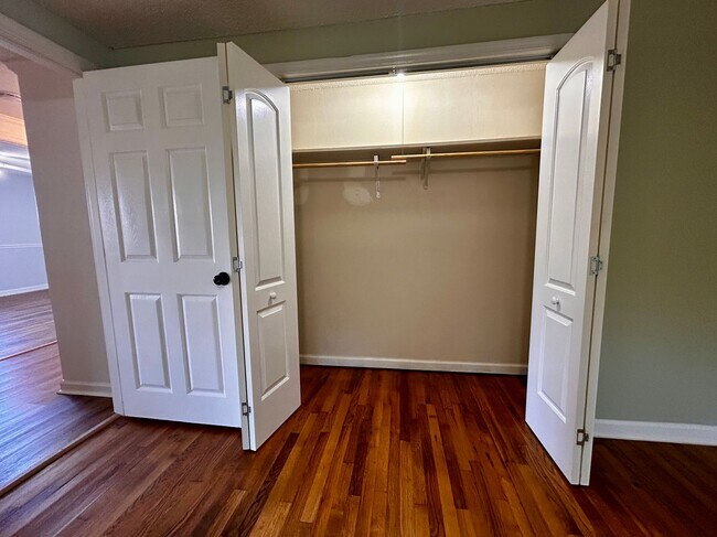 Building Photo - NOW AVAILABLE! 3 Bedrooms/1 1/2 Bath with Double living room space.