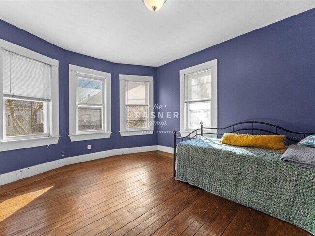 Building Photo - 31 Moore St