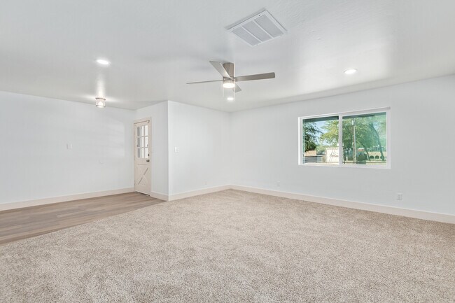 Building Photo - 1729 W Cortez St