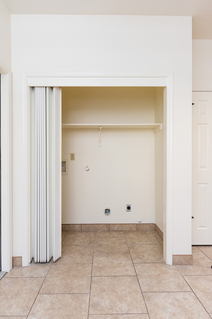 Building Photo - 2357 Saturn Cir