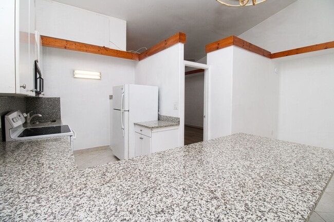 Building Photo - ANNUAL UNFURNISHED ** Wiggins Pass West **...