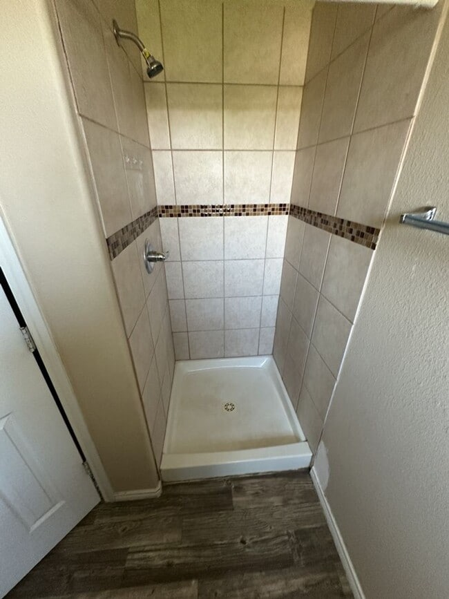 Building Photo - AVAILABLE NOW!