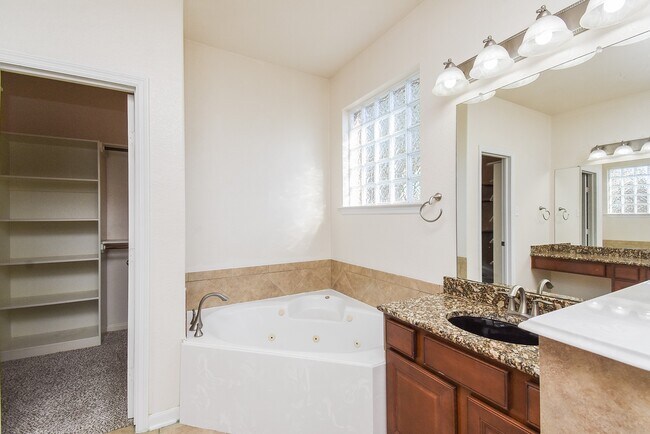 Building Photo - 6203 Ledger Ln