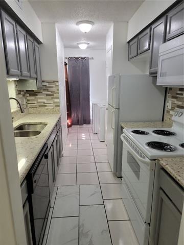 Building Photo - 7155 Fair Oaks Ave