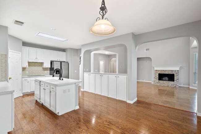 Building Photo - 10724 Thoroughbred Dr