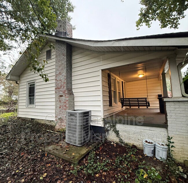 Building Photo - 109 Pine Ave