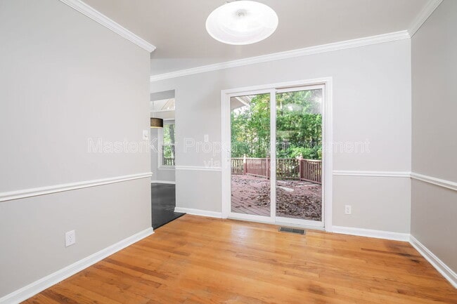 Building Photo - 916 Tanglewood Dr