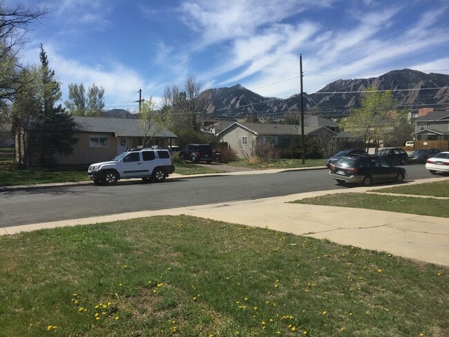 Building Photo - PRE LEASE: 3 Bed 1.5 Bath House Close To Campus!