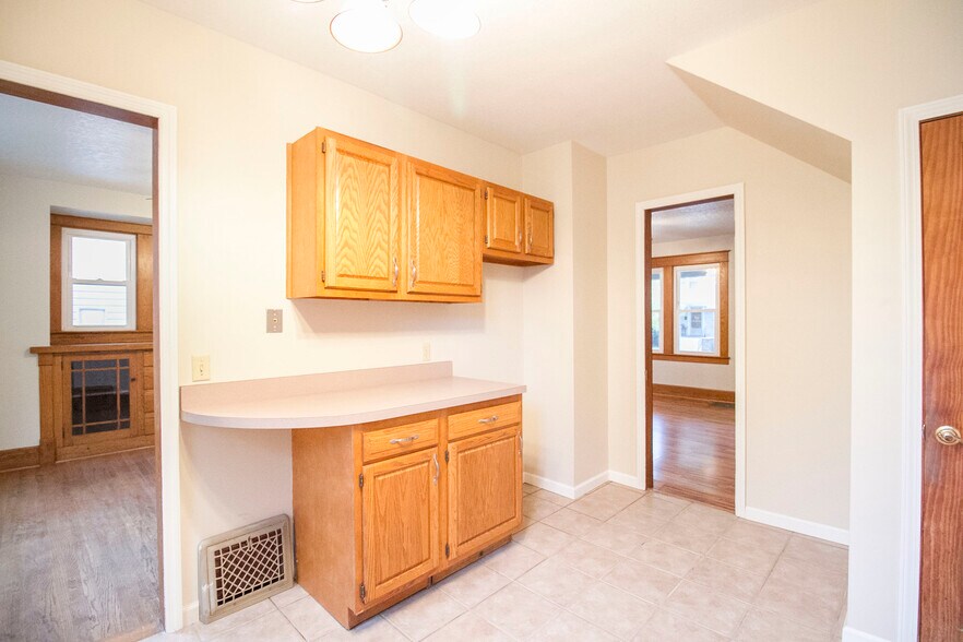 Building Photo - 4122 Fairview Dr