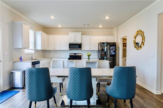 Building Photo - 325 Fernbrook Trl