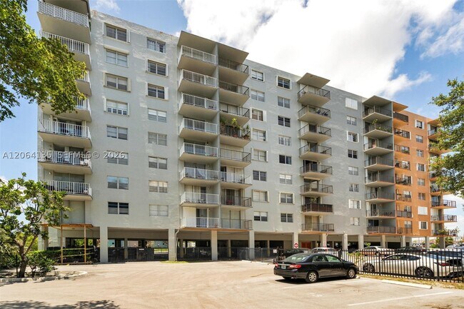 Building Photo - 1465 NE 123rd St