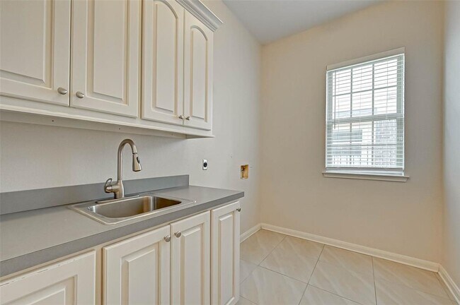 Building Photo - 11434 Elizabeth Brook Dr