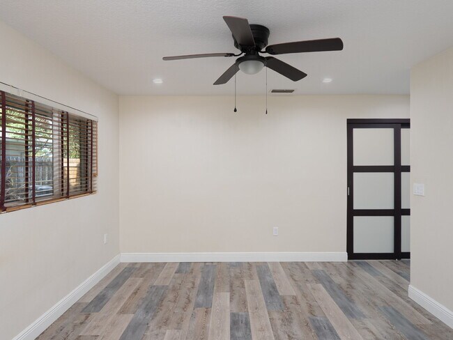 Building Photo - 3525 Riviera Dr