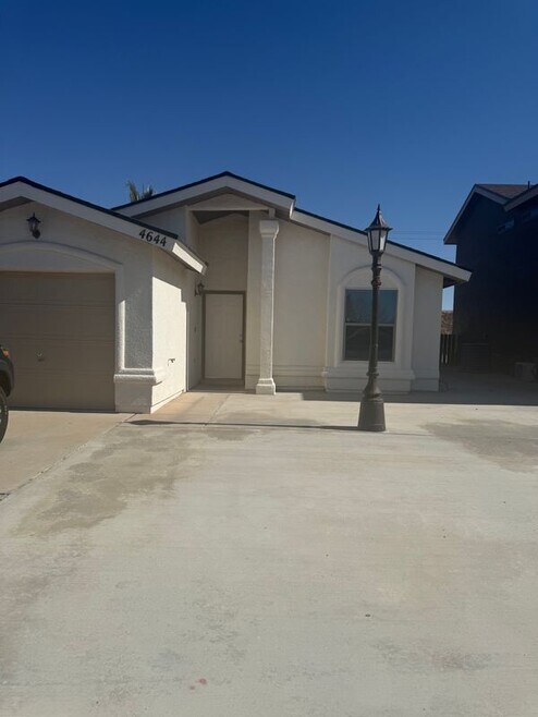 Building Photo - 4644 Beacham St