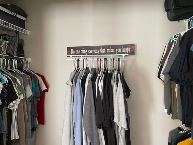 Building Photo - Quaint setting, One Level 3BR/ 2BA 2-Car Garage Condo