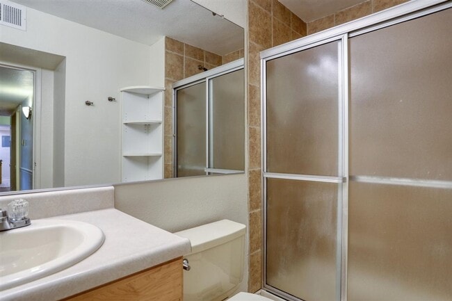 Building Photo - 8555 S Fairmount Dr