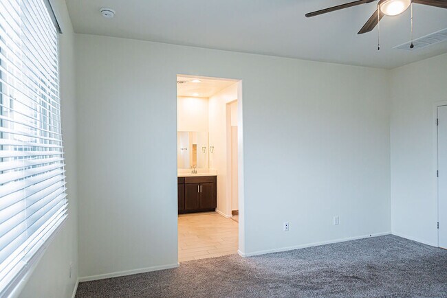 Building Photo - 10741 W Harrigan Dr