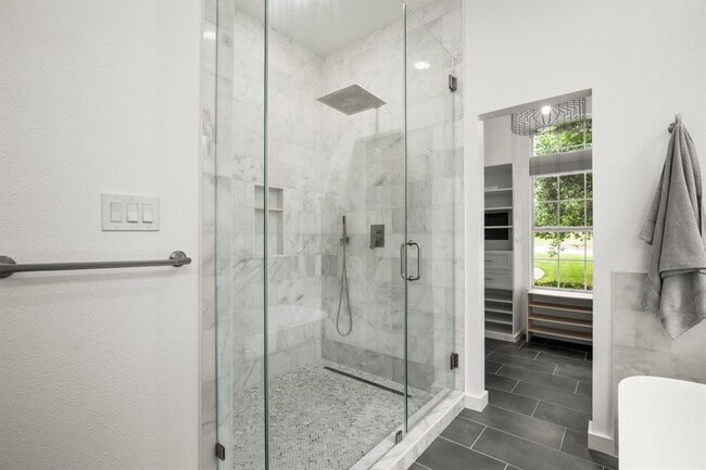 Building Photo - 601 Scenic Path